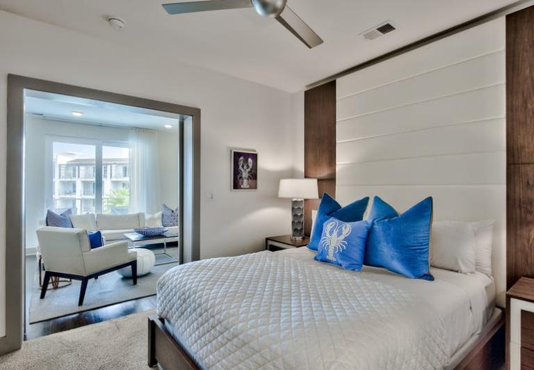 Bay Watch - 1 Bedroom Suite with 3 Queen Beds at Wanderlust Inn